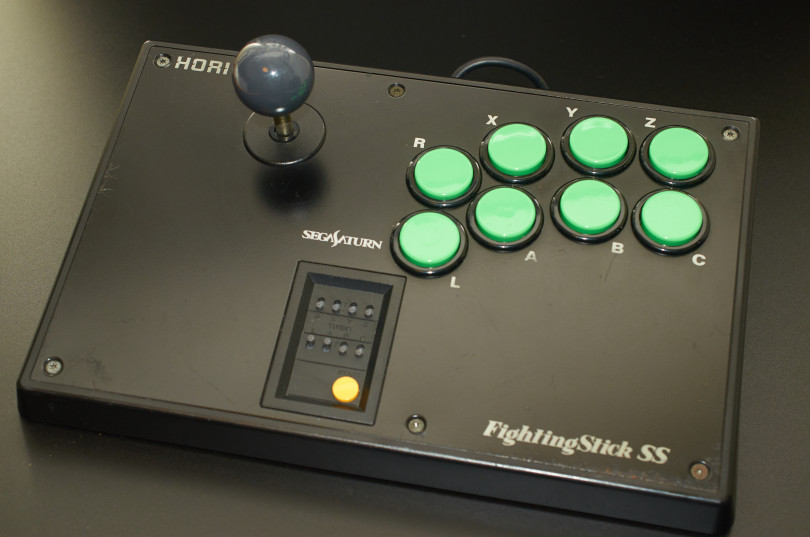 特集】深遠なるゲーミングデバイスの世界：アケコン編第1弾「HORI