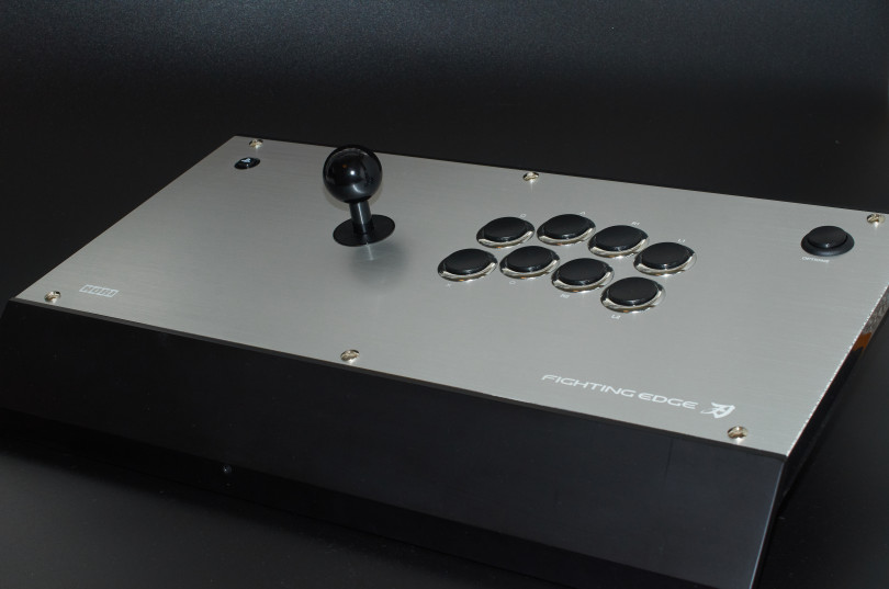 特集】深遠なるゲーミングデバイスの世界：アケコン編第1弾「HORI