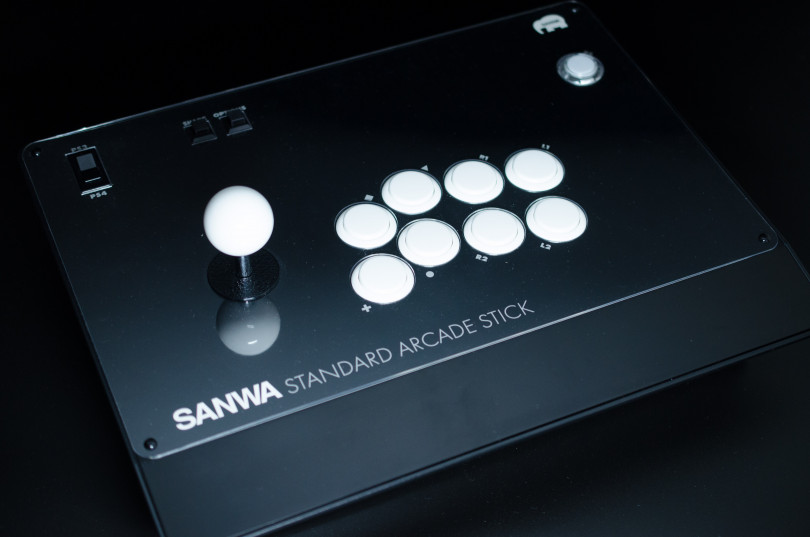 特集 深遠なるゲーミングデバイスの世界 アケコン編第3弾 Sanwa Standard Arcade Stick For Ps4 Mono を紐解く レビュー Esports World Eスポーツワールド